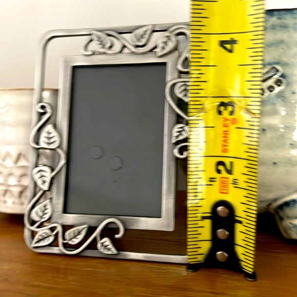 Small pewter tone frame. - Picture 2 of 3